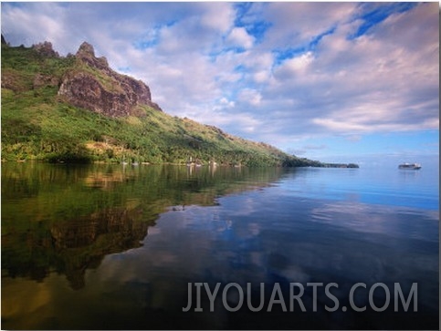 Cruise Ship Paul Gauguin, Cooks Bay, Moorea