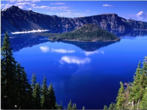 Crater Lake and Wizard Island, Crater Lake National Park, Oregon, USA