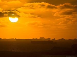 Large Tabular Icebergs Along the West Coast of the Antarctic Peninsula Near the Lemaire Channel