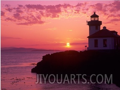 Lime Kiln Lighthouse, Entrance to Haro Strait, San Juan Island, Washington, USA