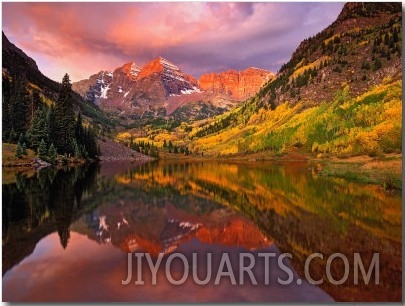 Maroon Bells Reflected on Maroon Lake at Sunrise, White River National Forest, Colorado, USA